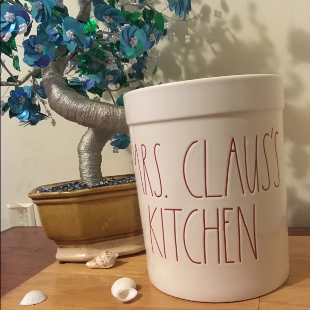 ‼️sold‼️Rae Dunn Mrs Claus’s kitchen